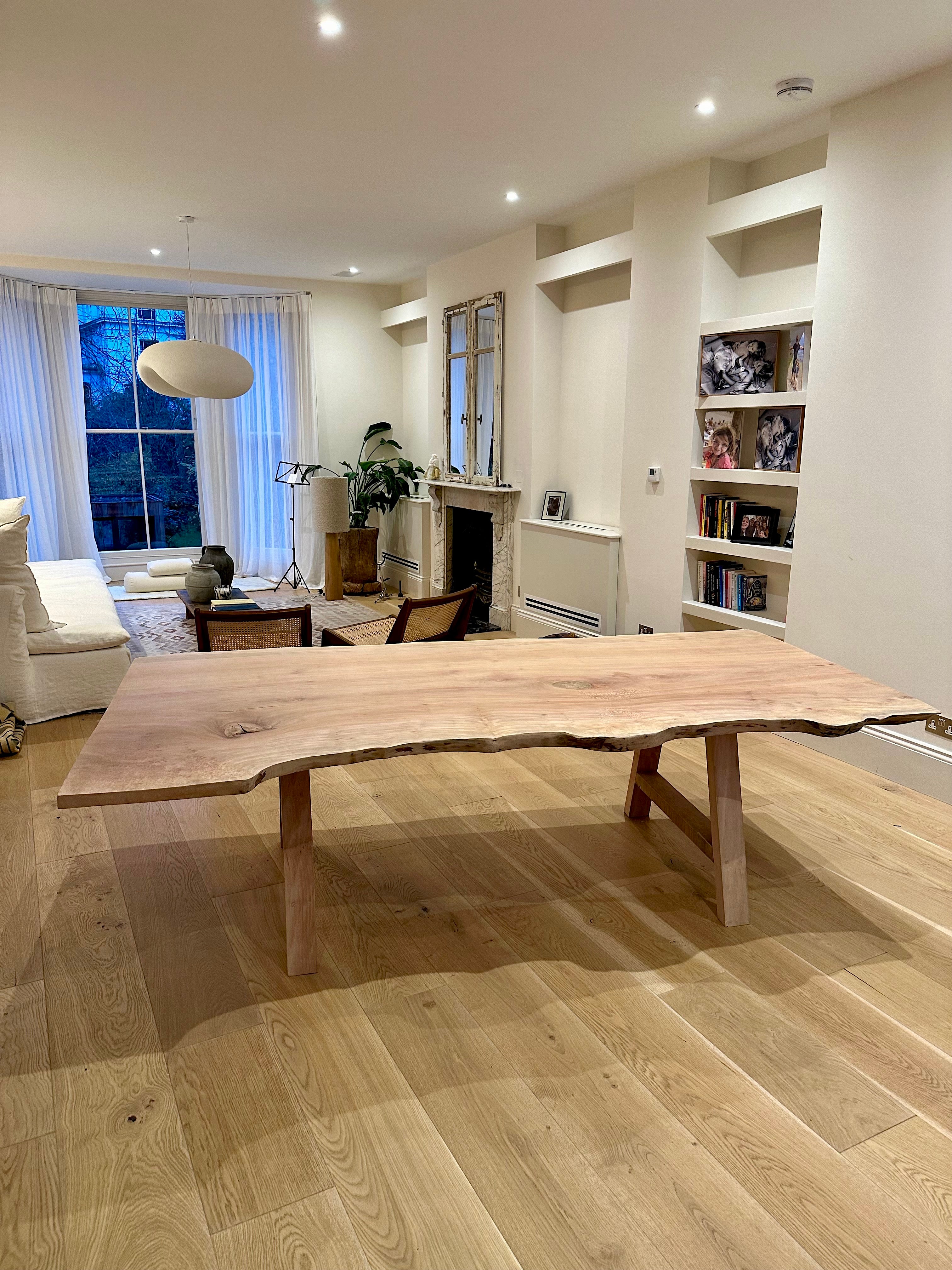 Live Edge Dining Table – Hidden Gems design