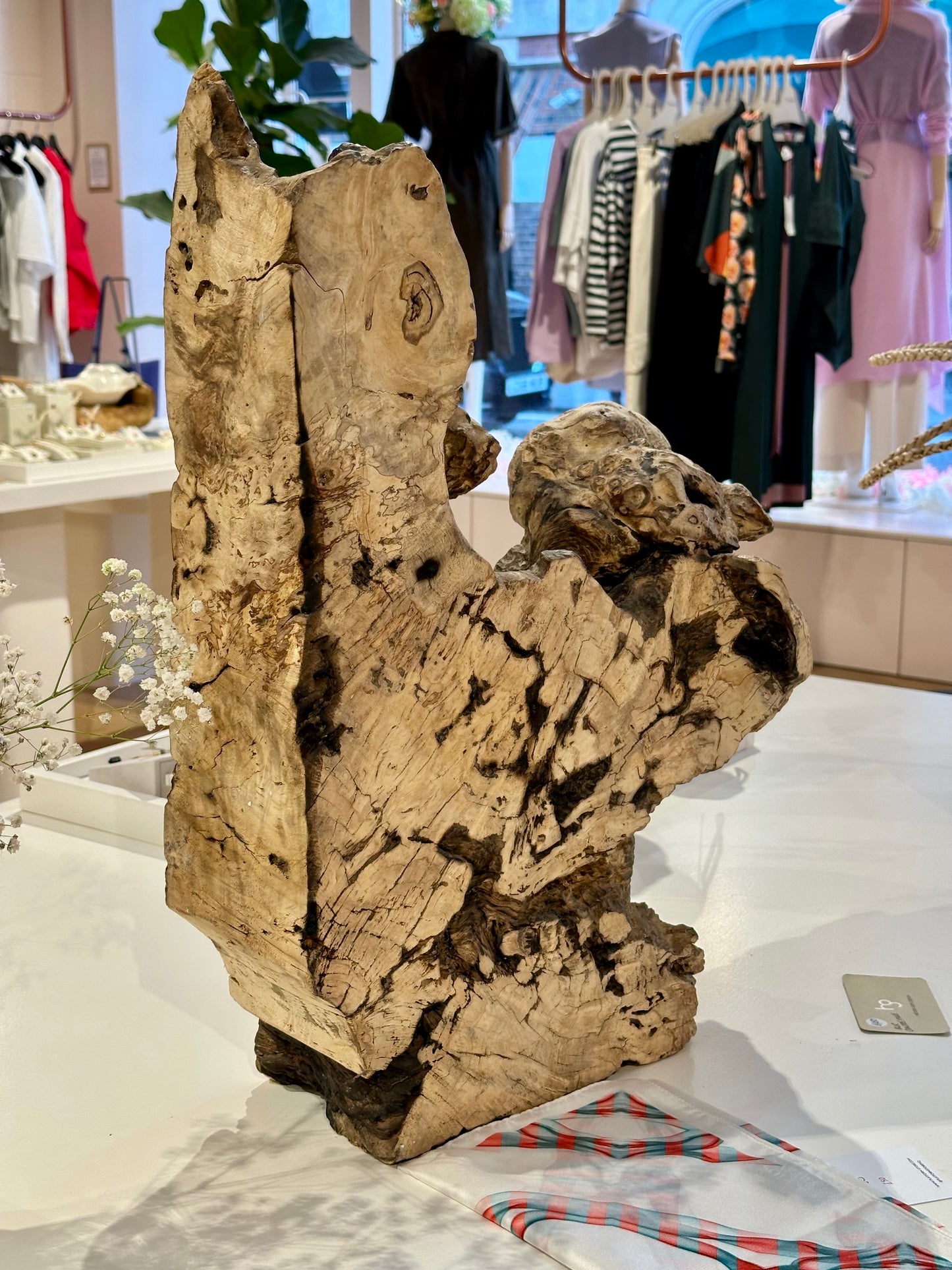 Organic toned centre piece